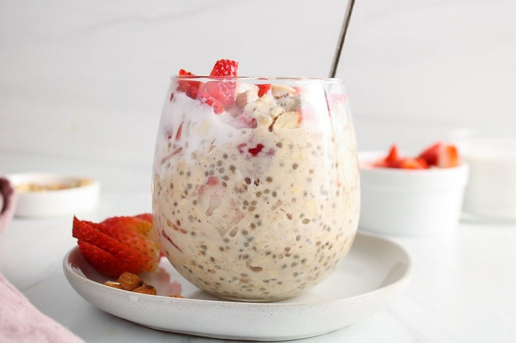 Strawberry Overnight Oats Recipe - Belle of the Kitchen