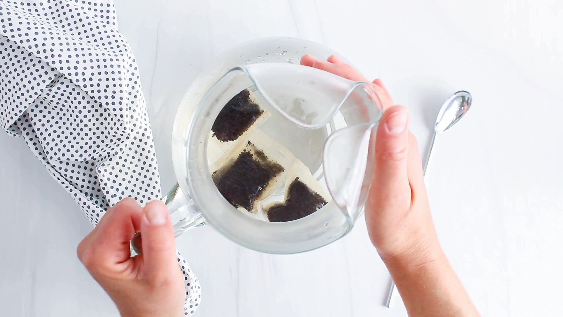 Oolong Peach Iced Tea - Plant Based Jess