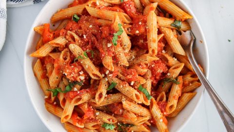 Penne Pomodoro (4-Ingredient Easy Pasta Recipe)