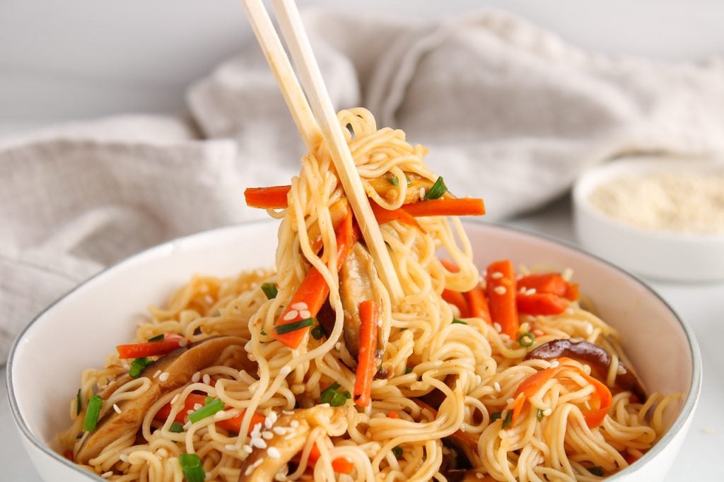 Chicken Hakka Noodles - Sinfully Spicy