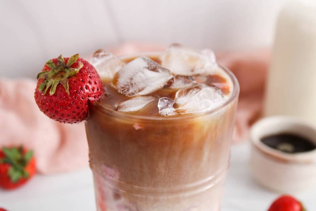 coffee strawberry chiller, coffee drinks