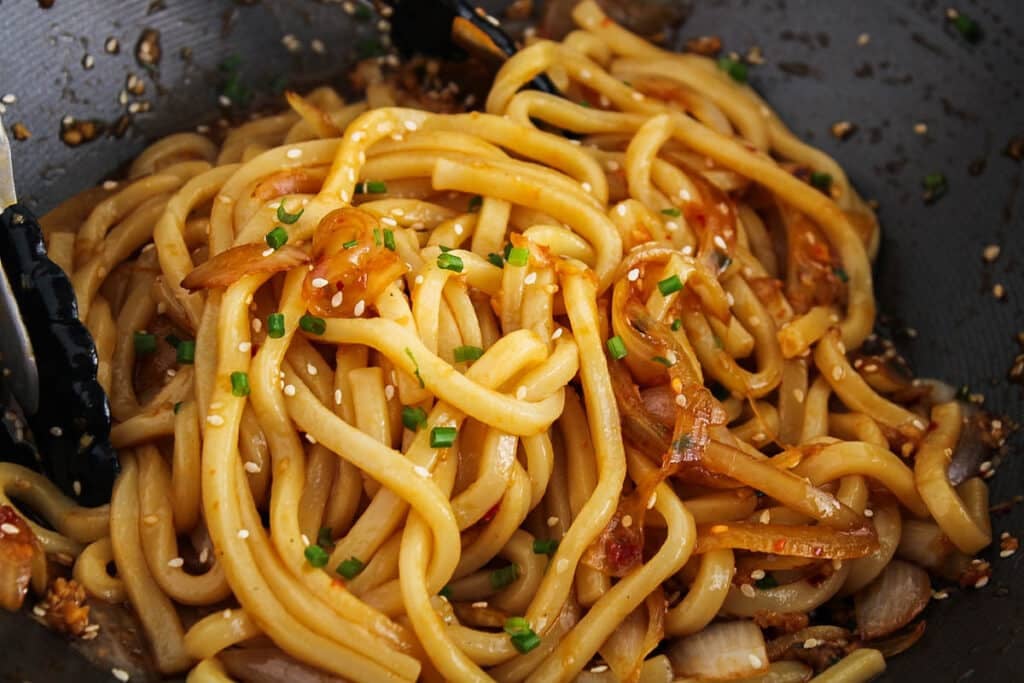 Garlic Udon Noodles - Easy Recipes