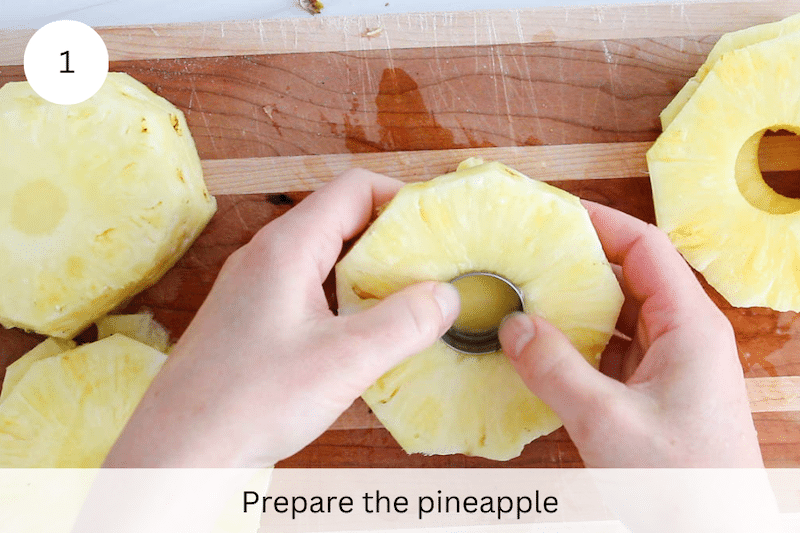 In process picture: prepare the pineapple.
