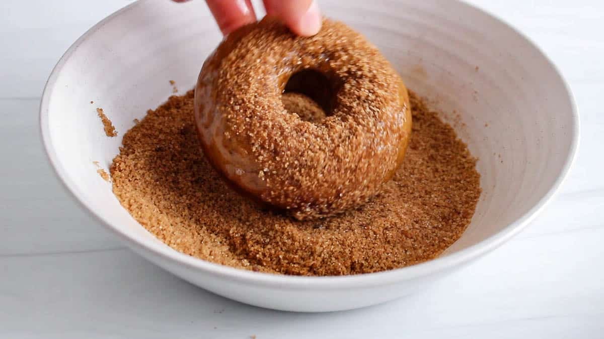 Cover the donut with sugar.