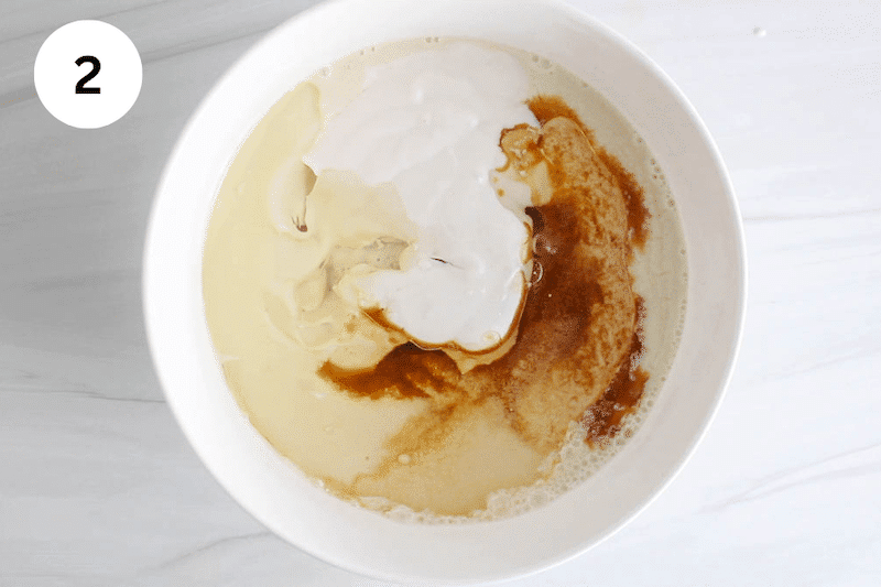 Milk, sugar, oil and vanilla in a bowl.