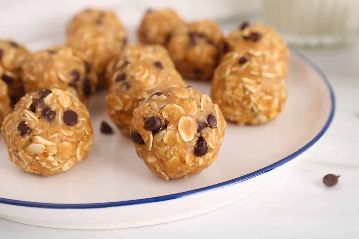 Gluten-free peanut butter bliss balls on a plate made with rolled oats.