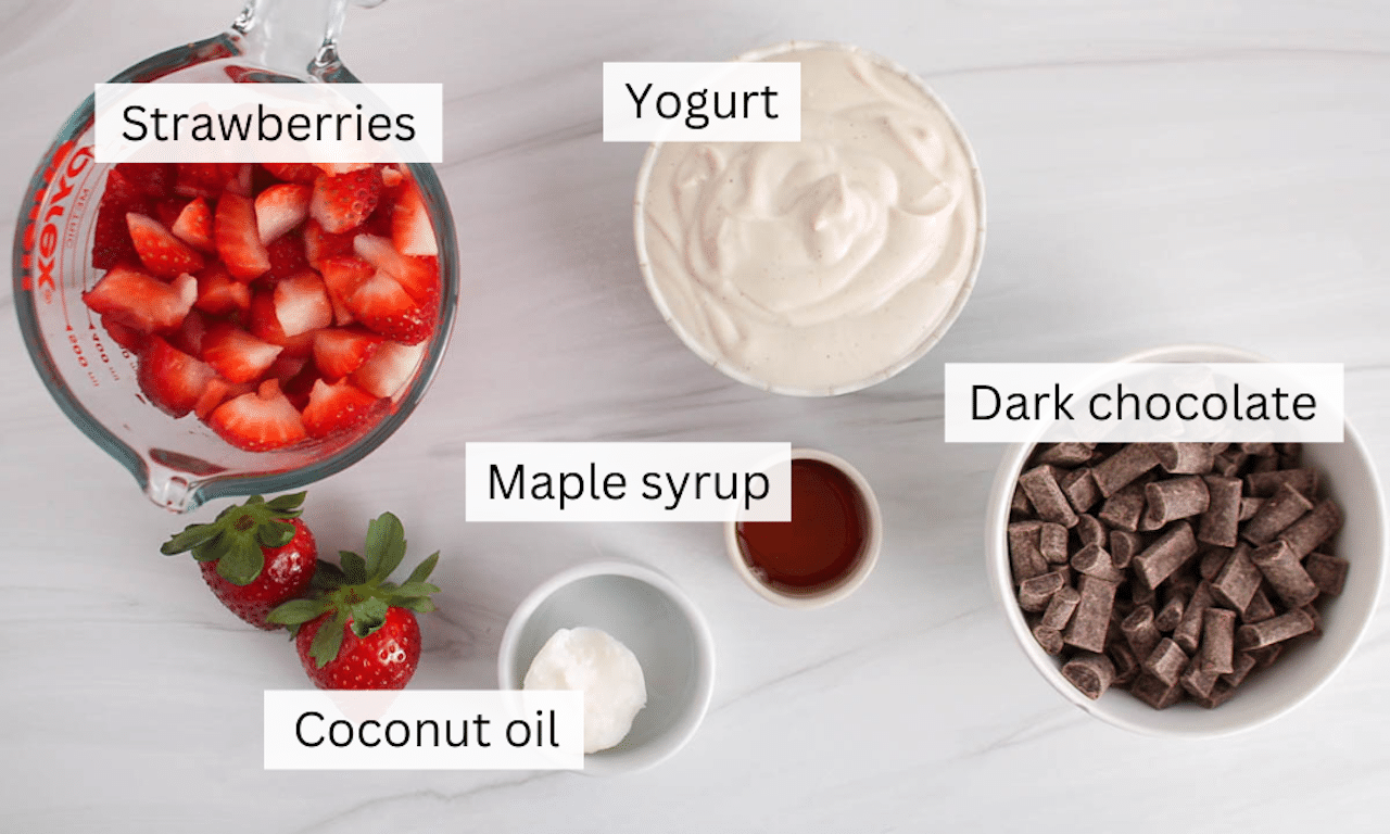 Showing are the ingredients needed to make strawberry yogurt clusters.