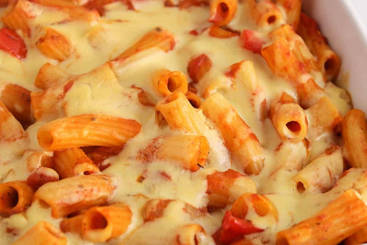 Bake rigatoni marinara noodle made with Alfredo sauce.