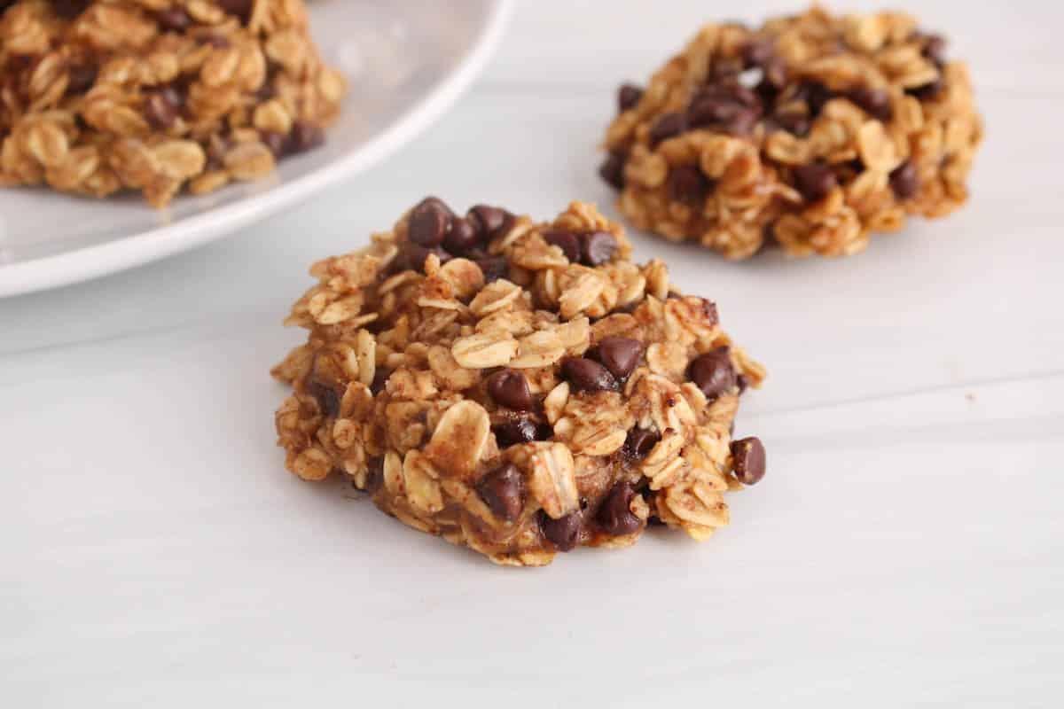 4-Ingredient Banana Oatmeal Cookies (Vegan & Healthy Recipe)